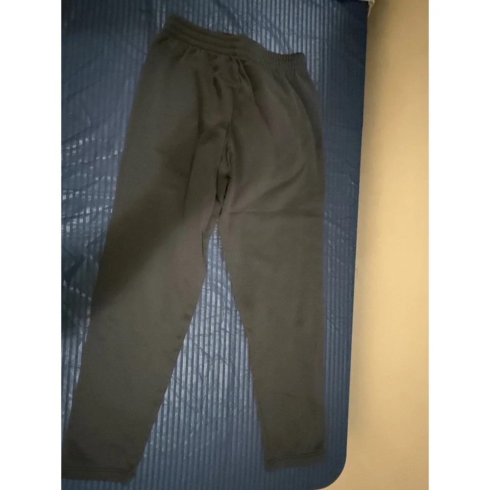 Under Armour Boys 3 Piece Lot HeatGear Graphic Tees and Jogger Pants Size Medium